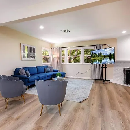 Luxury 3Br House W/ Jacuzzi & Big Backyard! Apartment